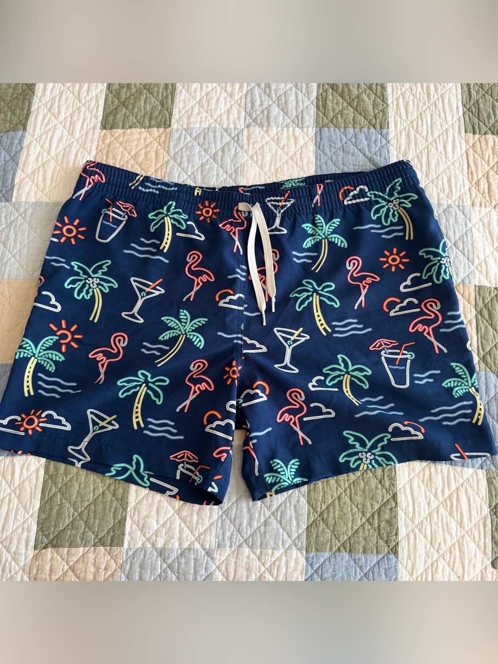 Chubbies Mens Swim Trunks Navy Neon Palm Tree Flamingo 5.5 Inch Inseam Large